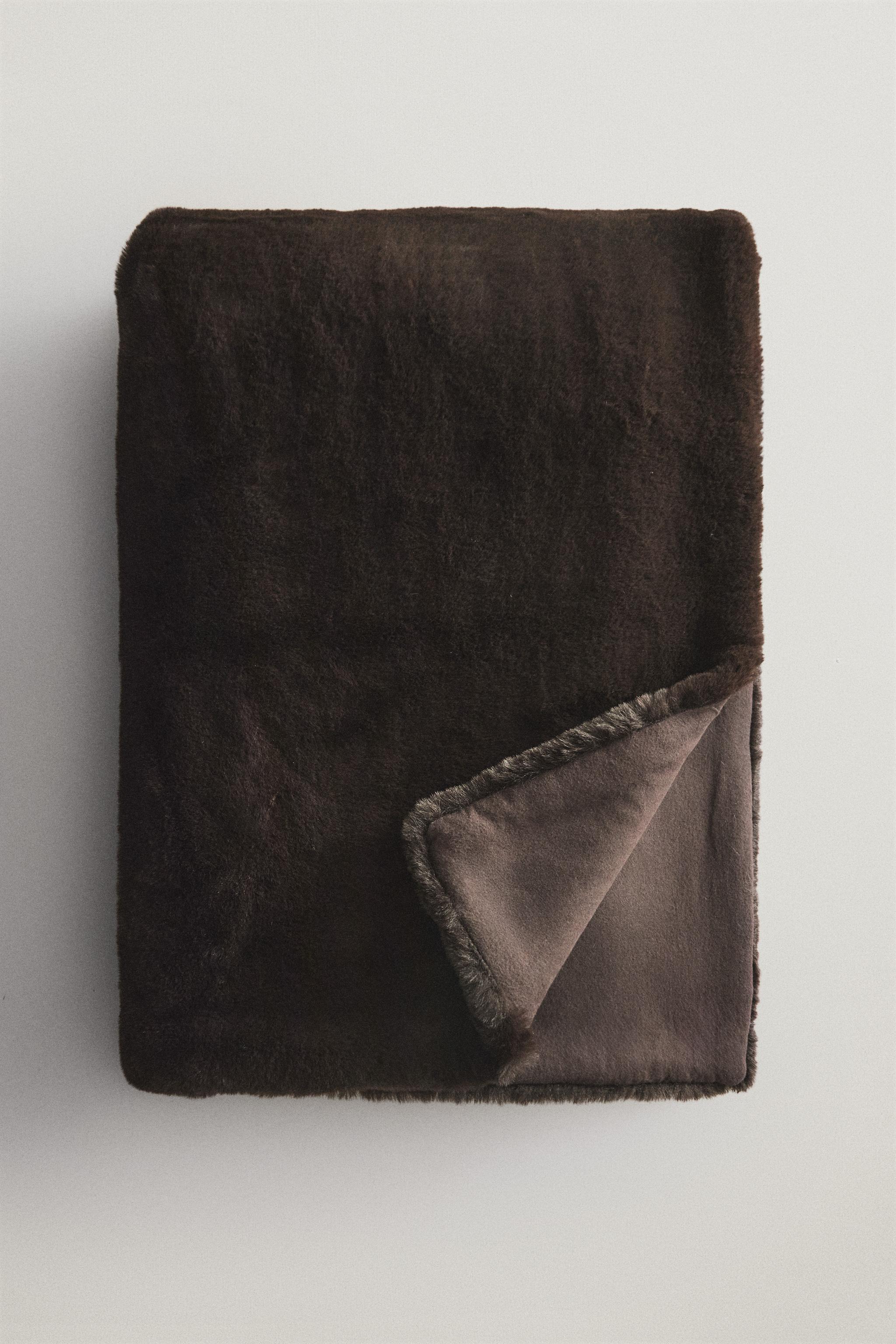 FAUX FUR BLANKET